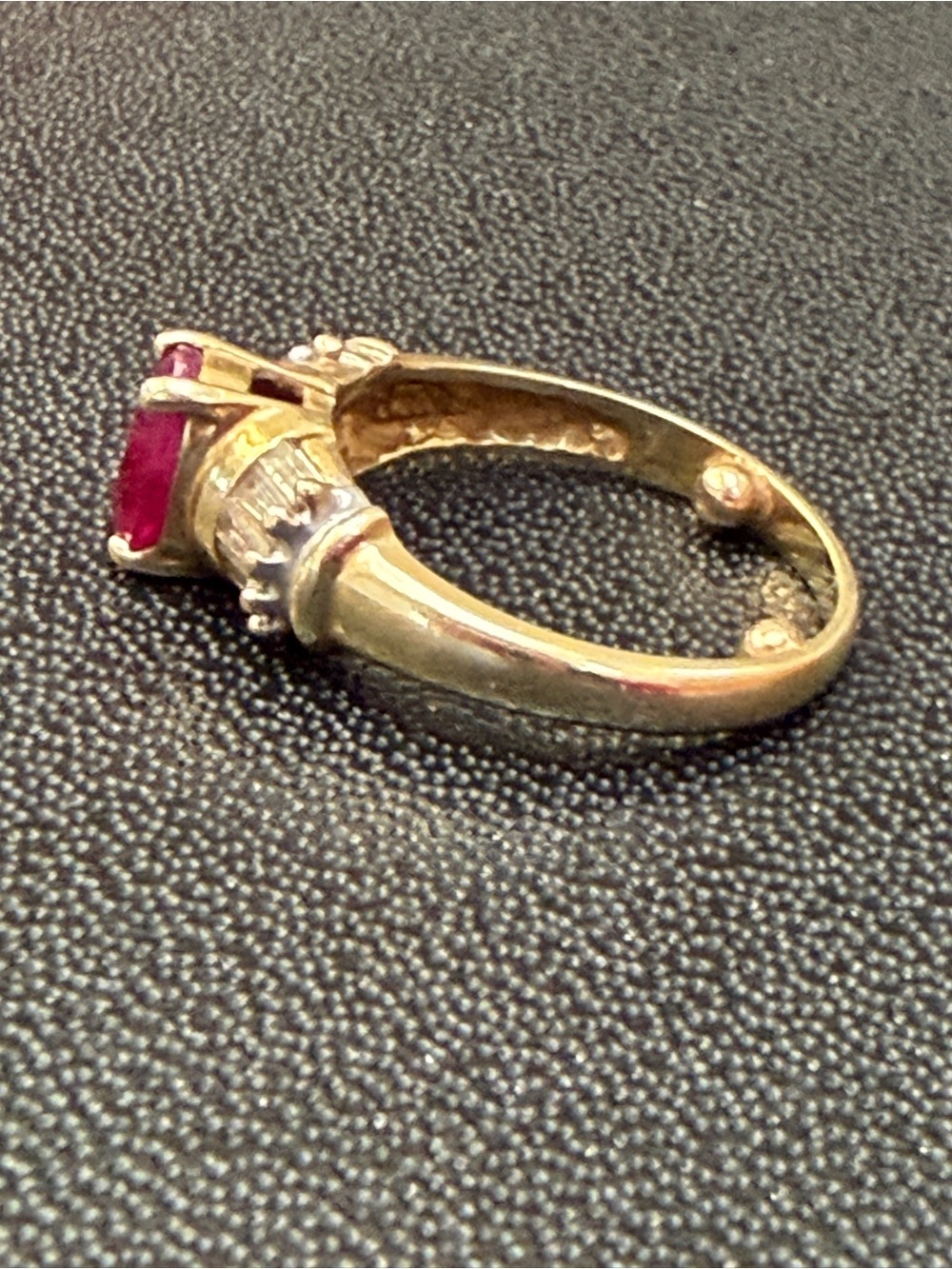 Vintage 14k solid gold ruby ring - Picture 2 of 11